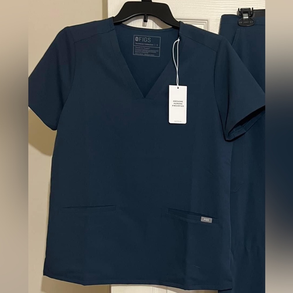Figs Scrub Top